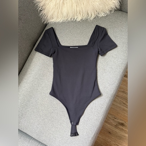 Aritzia Original Contour Squareneck Bodysuit Black Size XS - Picture 3 of 6
